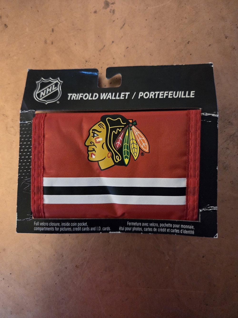 Chicago Blackhawks Red Trifold Wallet - NHL Logo